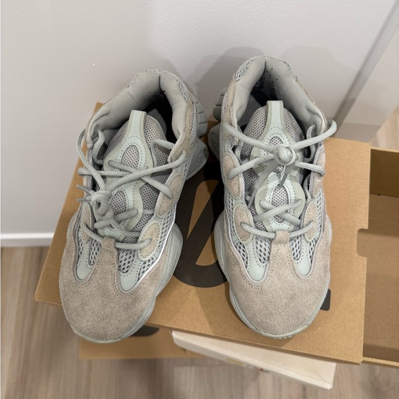 Yeezy - Picture 5 of 5